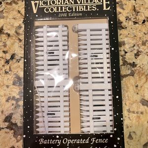 Victorian Villsge Collectibles Battery Operated Fence With Wreaths And Light